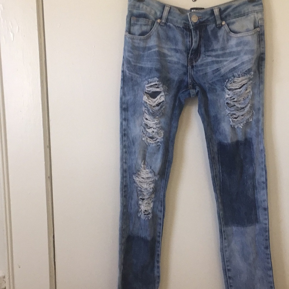 Light washed ripped skinny jeans